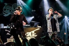 SKY-HIとサイプレス上野。（Photo by HAJIME KAMIIISAKA）