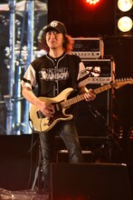 なにワンダーたこ虹バンドのバンマス・手島いさむ。