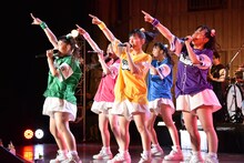 たこやきレインボー「オオサカアイドルフェスティバル2017」の様子。