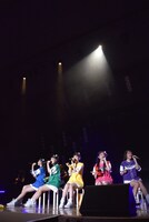 アコースティックアレンジの「ええねん」をしっとりと歌うたこやきレインボー。