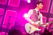 人気画像6位は「星野源、自身の音楽ルーツ込めたツアー『Continues』6万人熱狂のたまアリで幕」より、星野源。（撮影：西槇太一）