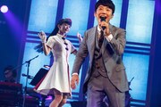 人気画像7位は「星野源、自身の音楽ルーツ込めたツアー『Continues』6万人熱狂のたまアリで幕」より、星野源。（撮影：西槇太一）