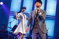 人気画像7位は「星野源、自身の音楽ルーツ込めたツアー『Continues』6万人熱狂のたまアリで幕」より、星野源。（撮影：西槇太一）