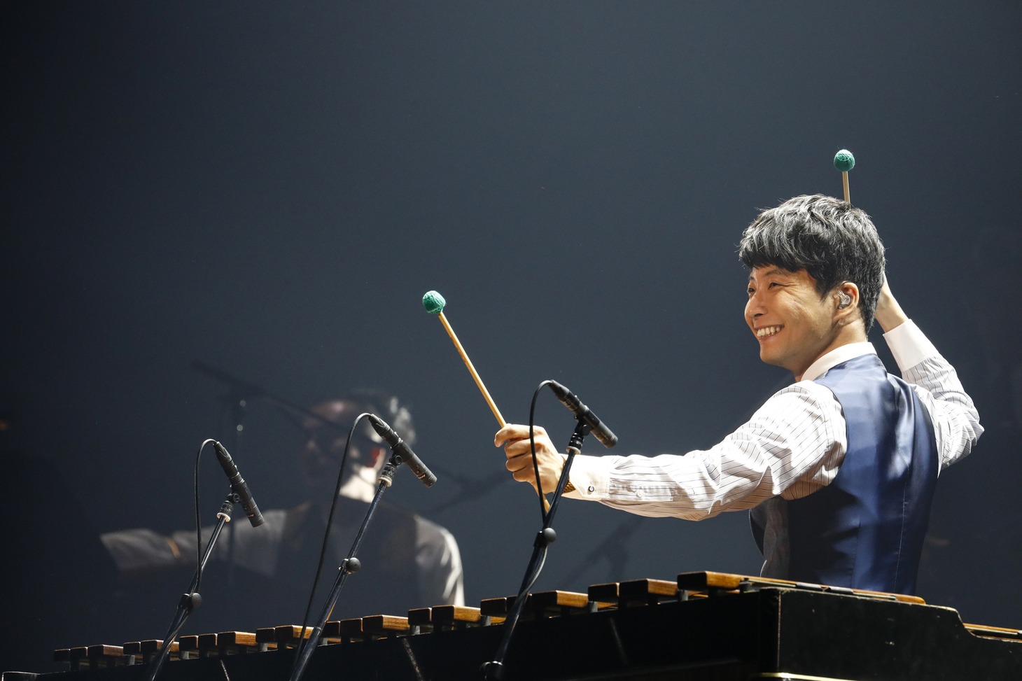 人気画像1位は「星野源、自身の音楽ルーツ込めたツアー『Continues』6万人熱狂のたまアリで幕」より、星野源。（撮影：西槇太一）