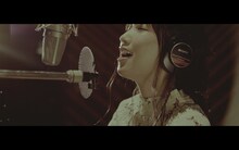 上野優華「しるし」ミュージックビデオのワンシーン。