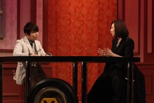 西川貴教（左）と高橋洋子（右）によるトークの様子。（写真提供：音組）