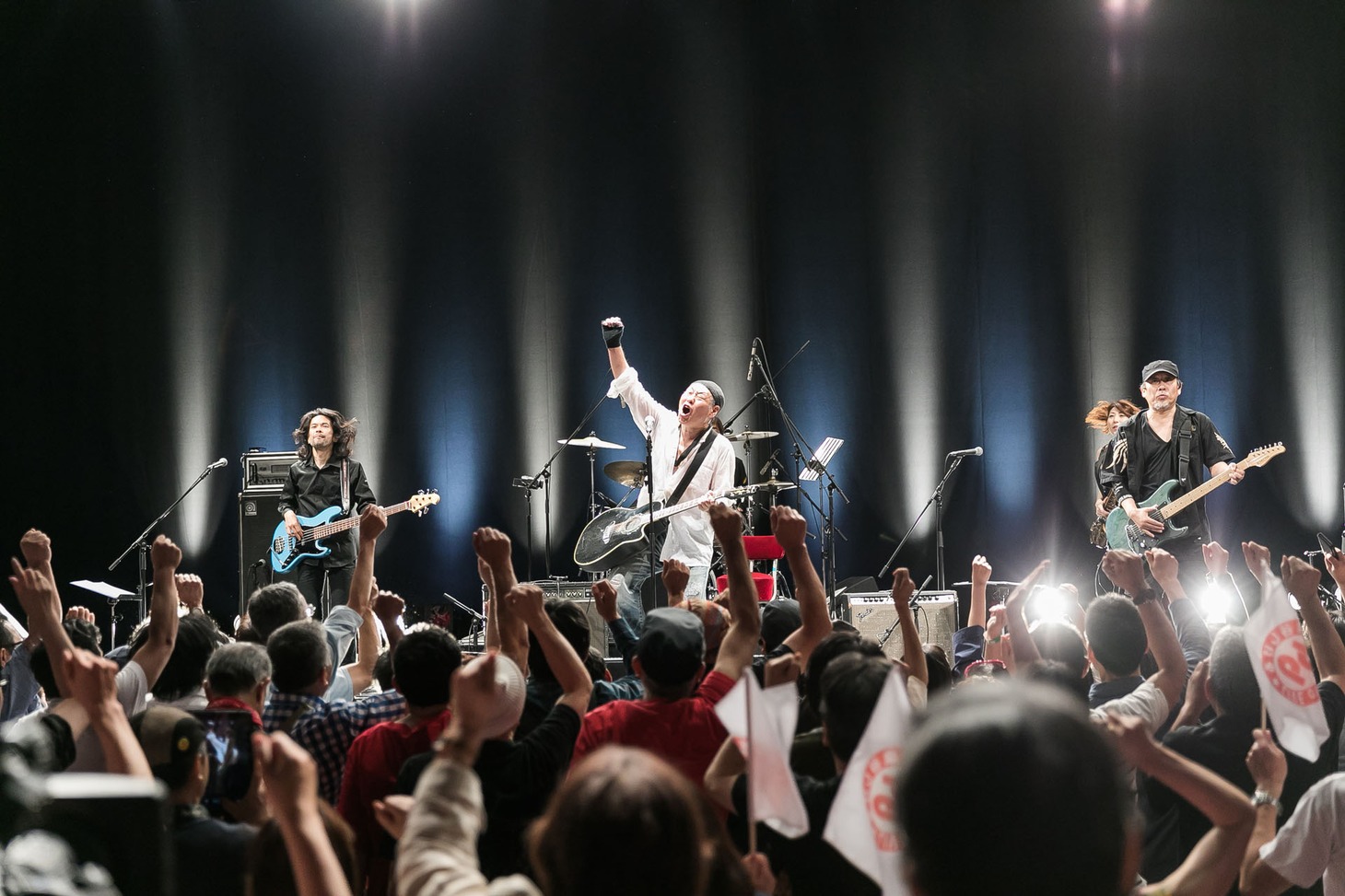 「ユーキャンpresents＜45周年特別公演＞ライブ オブ レガシー ～LIVE of LEGACY～」のワンシーン。（撮影：石津大助）