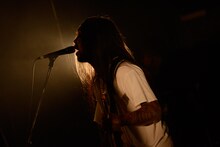 Hayato Mochizuki（Vo, G / COUNTRY YARD）（撮影：半田安政[Showcase]）