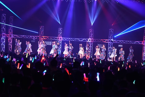 「次々続々」「UPPER ROCK」のマッシュアップメドレーを披露するアンジュルムとアップアップガールズ(仮)。