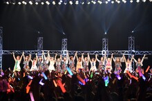 「NTT DOCOMO presents アンジュルムVSアップアップガールズ（仮） ～THANK YOU! DEAR MY FRIENDS～」の様子。