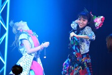 左から古川小夏（アップアップガールズ（仮））、室田瑞希（アンジュルム）。