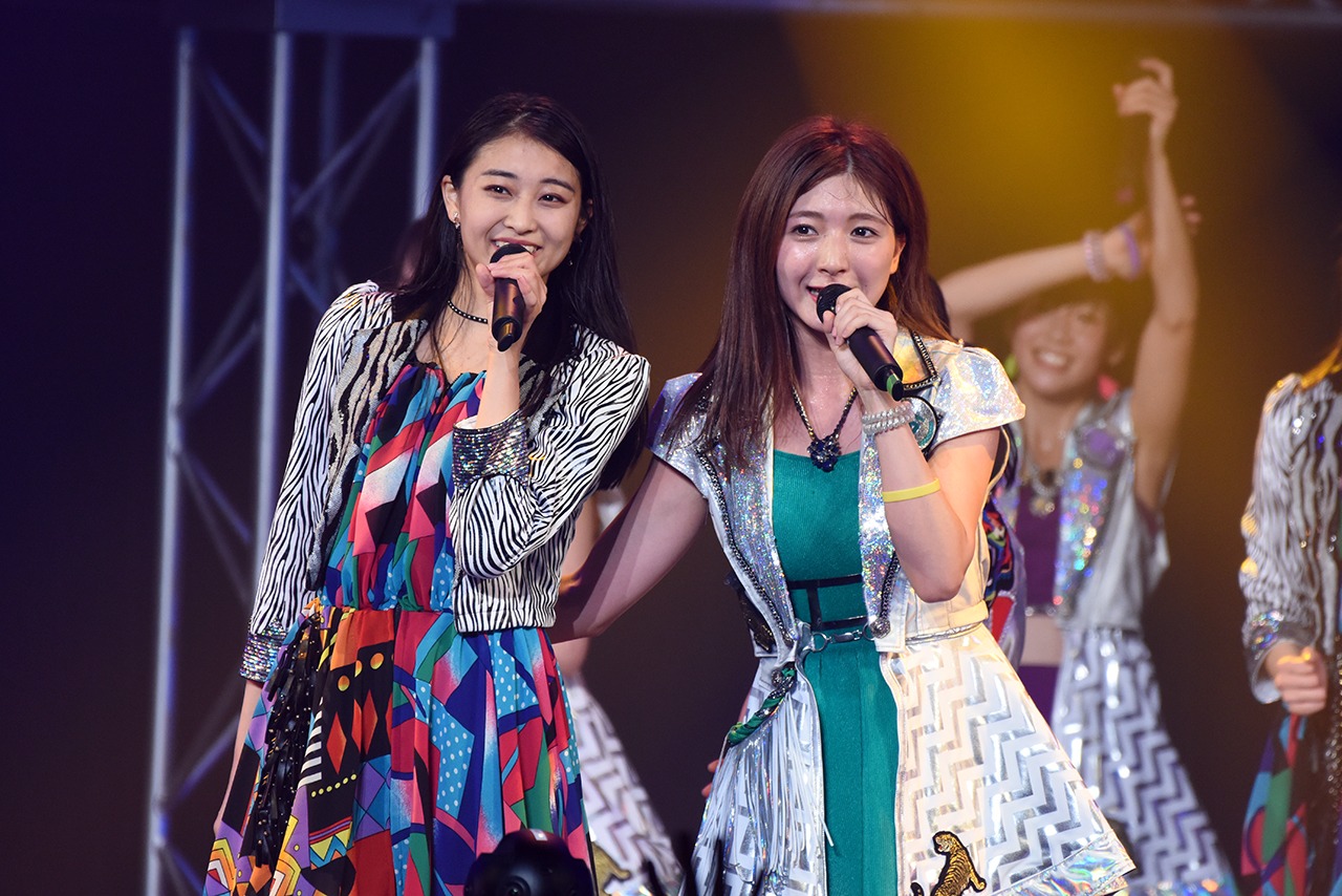 左から和田彩花（アンジュルム）、森咲樹（アップアップガールズ（仮））。