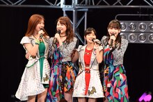 モーニング娘。「青空がいつまでも続くような未来であれ！」を披露するアンジュルムとアップアップガールズ（仮）。