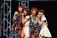 モーニング娘。「青空がいつまでも続くような未来であれ！」を披露するアンジュルムとアップアップガールズ（仮）。