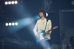 Mr Children 熊本の夜空に未来への希望響かせたツアーファイナル ライブレポート 写真15枚 音楽ナタリー Mr Children 熊本の夜空に未来への希望響かせたツアーファイナル ライブレポート 写真15枚 音楽ナタリー