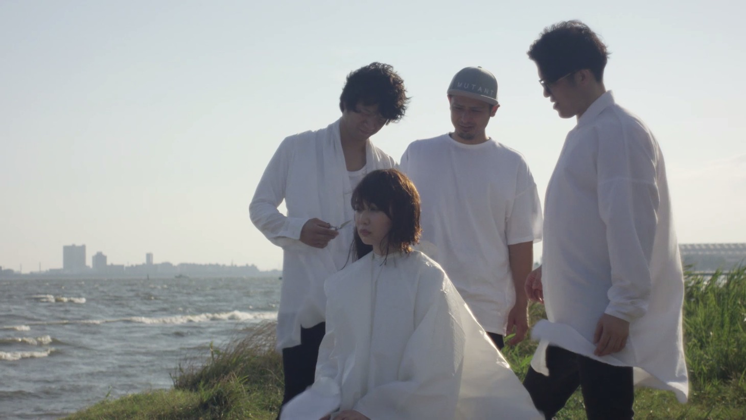 天才バンド「僕らのLove song」ミュージックビデオのワンシーン。
