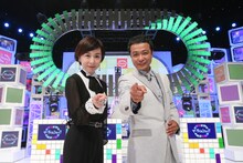 「ザ・タイムショック 最強クイズ王決定戦SP 2017秋」左から大下容子アナウンサー、中山秀征。(c)テレビ朝日