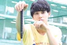 「次ナルTV-G」MCのユースケ（超特急）。