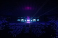 AAAの東京ドーム公演の様子。