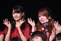 左から道重さゆみ、田中れいな。