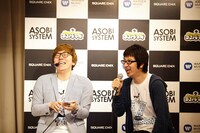 「戦国アクションパズルDJノブナガ」をプレイするHIKAKIN（左）。