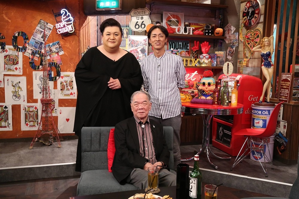 西村京太郎（手前）。(c)フジテレビ