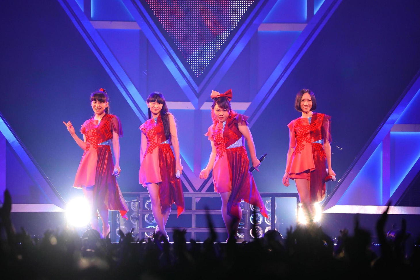 Perfumeとナヲ（右から2番目）。（撮影：渡邉一生）
