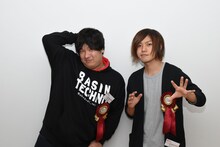 左から岡崎体育、寿司くん。