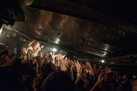 SUPER BEAVER「SUPER BEAVER『真ん中のこと』Release Tour 2017 ～ラクダの、中心～」千葉・千葉LOOK公演の様子。（Photo by MAYUMI -kiss it bitter-）