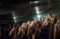 SUPER BEAVER「SUPER BEAVER『真ん中のこと』Release Tour 2017 ～ラクダの、中心～」千葉・千葉LOOK公演の様子。（Photo by MAYUMI -kiss it bitter-）