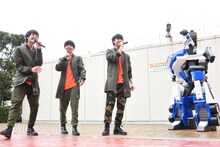 サプライズ発表に驚くさとり少年団。