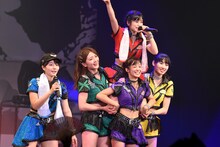 「アップアップガールズ（仮）これが私達の生きる道～ Way of Our Life ～」の様子。