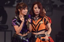 左から佐藤綾乃、関根梓。