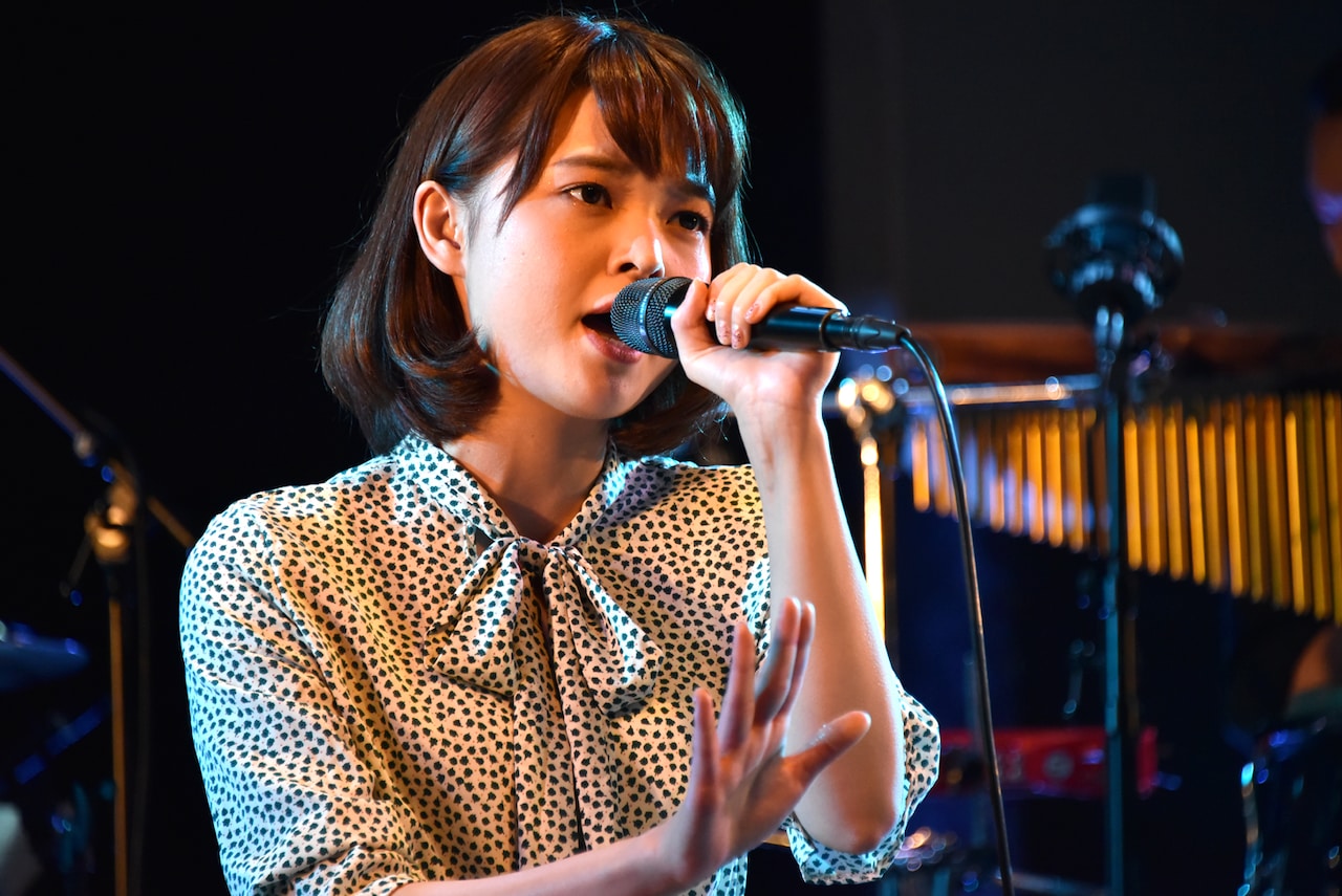 Negicco Kaede、ピアノ弾き語りにも挑戦した26歳生誕祭で両親とファンに感謝