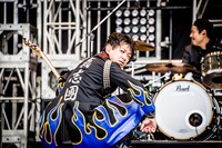 氣志團の学ランを着たNAOKI（10-FEET）。（撮影：青木カズロー）