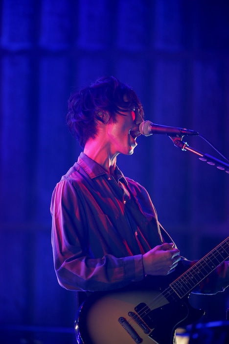 江沼郁弥(Vo, G)(撮影:岡田貴之)