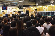東京・タワーレコード新宿店で行われた藤井隆のインストアイベントの様子。