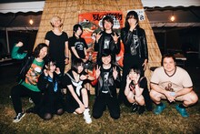 THE 夏の魔物。下段右から2番目が麻宮みずほ。