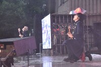 北村匠海（手前）