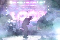 「Loop.」を踊る橘柊生（中央）。