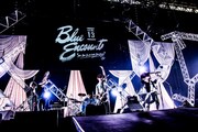 BLUE ENCOUNTのライブの様子。(c)テレビ朝日