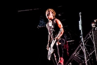 BLUE ENCOUNTのライブの様子。(c)テレビ朝日