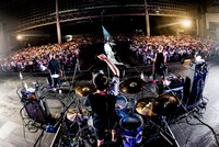 BLUE ENCOUNTのライブの様子。(c)テレビ朝日