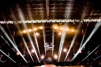 BLUE ENCOUNTのライブの様子。(c)テレビ朝日