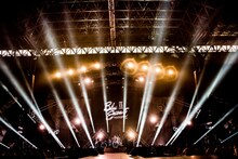 BLUE ENCOUNTのライブの様子。(c)テレビ朝日