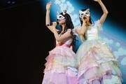ClariS「ClariS 2nd HALL CONCERT in パシフィコ横浜国立大ホール～さよならの先へ…はじまりのメロディ～」公演の様子。