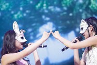 ClariS「ClariS 2nd HALL CONCERT in パシフィコ横浜国立大ホール～さよならの先へ…はじまりのメロディ～」公演の様子。