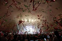 ClariS「ClariS 2nd HALL CONCERT in パシフィコ横浜国立大ホール～さよならの先へ…はじまりのメロディ～」公演の様子。