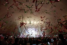 ClariS「ClariS 2nd HALL CONCERT in パシフィコ横浜国立大ホール～さよならの先へ…はじまりのメロディ～」公演の様子。