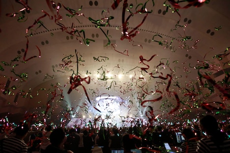 ClariS「ClariS 2nd HALL CONCERT in パシフィコ横浜国立大ホール～さよならの先へ…はじまりのメロディ～」公演の様子。